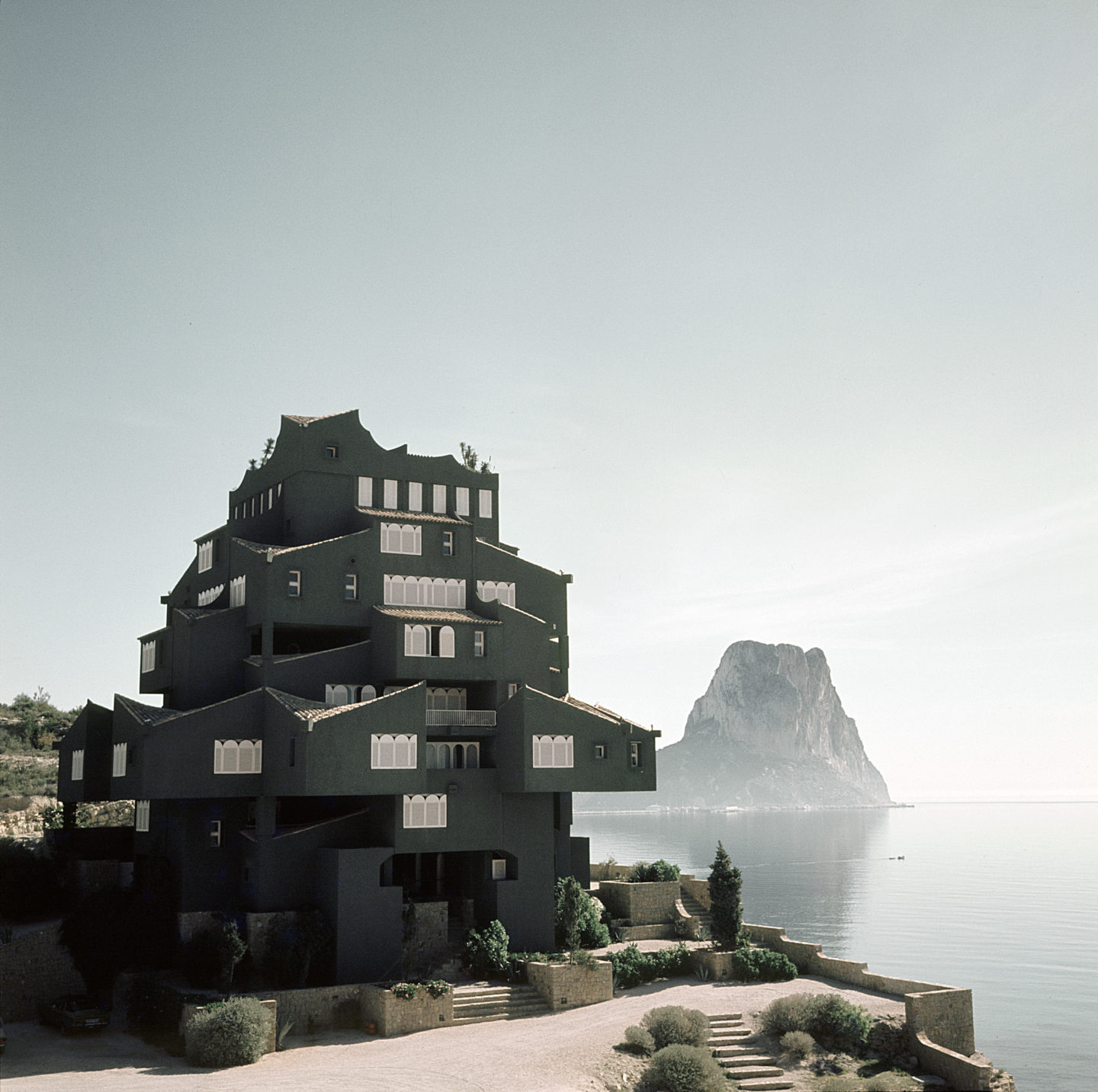 20 Works of Ricardo Bofill Every Architect should visit - Xanadú
