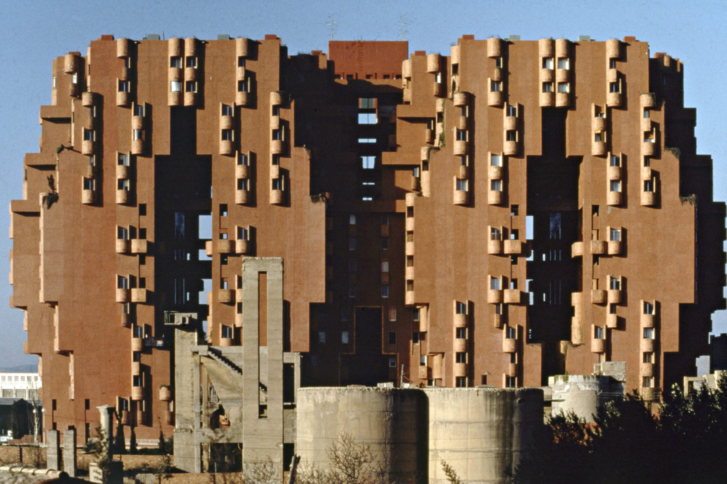20 Works of Ricardo Bofill Every Architect should visit - Walden 7, Spain