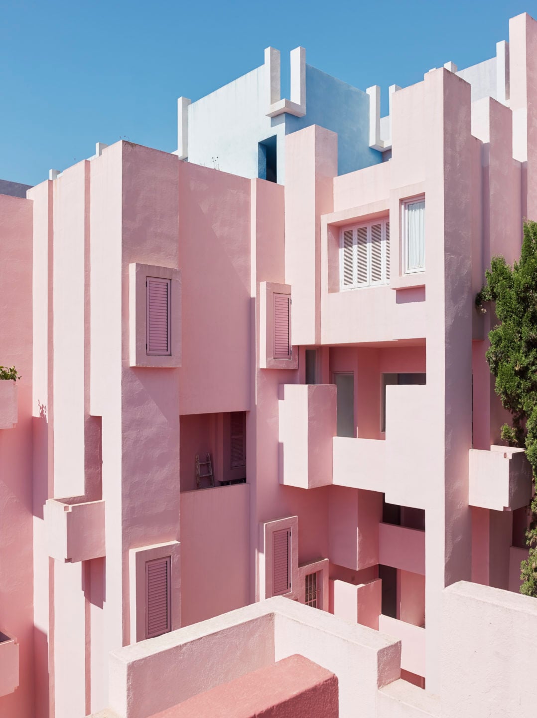 20 Works of Ricardo Bofill Every Architect should visit - La MurallaRoja (The Red Wall), Spain
