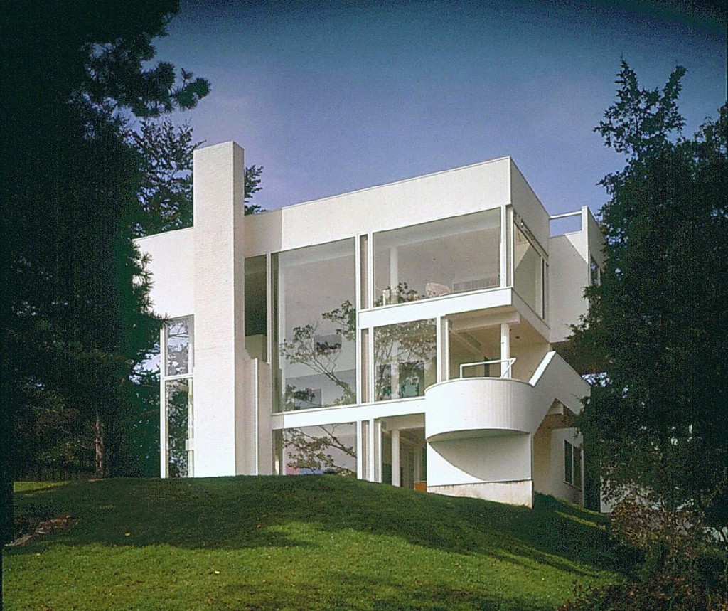 15 Iconic White Buildings by Richard Meier - Smith House, US