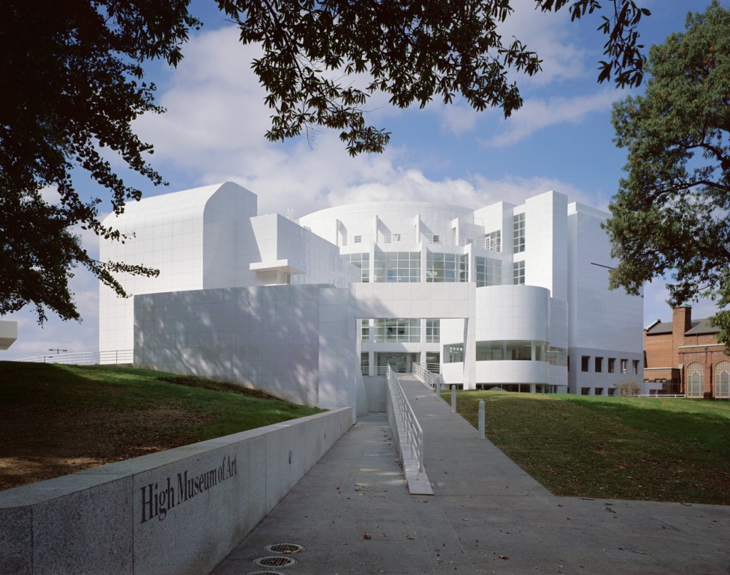 15 Iconic White Buildings by Richard Meier - High Museum of Art, Georgia