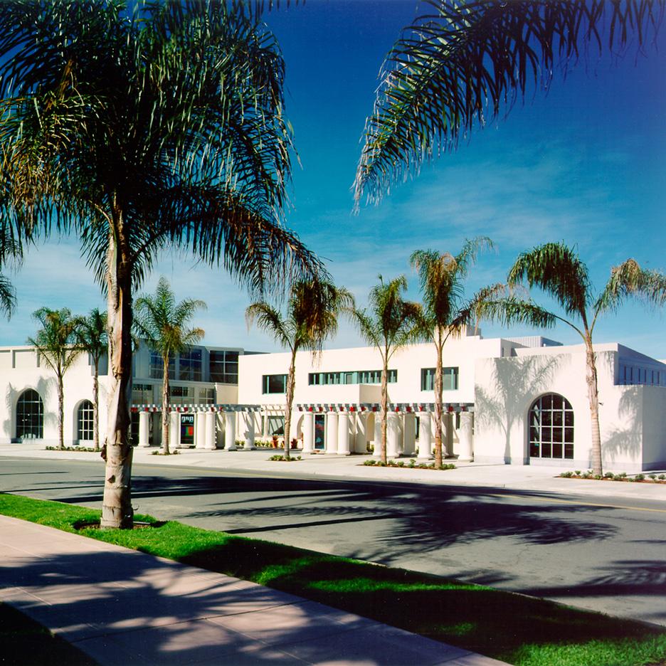 Entrance View - Museum of Contemporary Art San Diego Extension