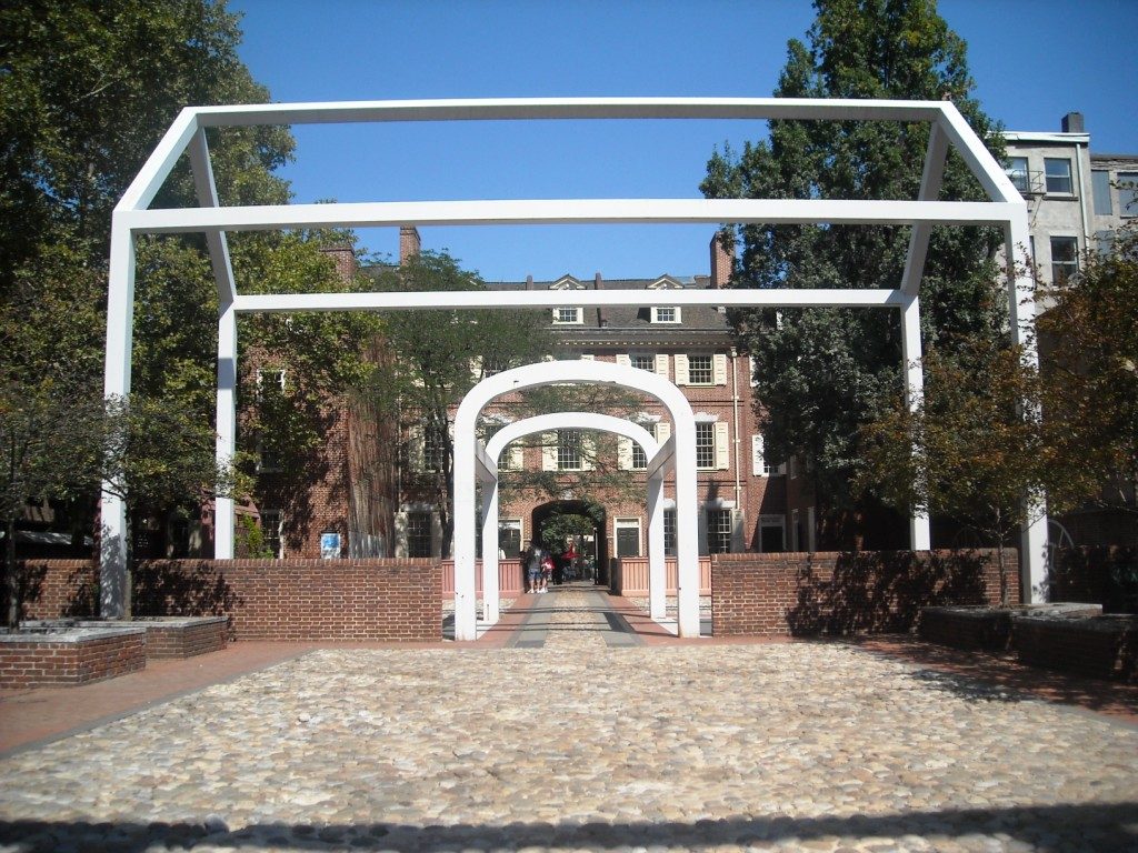 15 Iconic Buildings of Robert Venturi Every Architect Should Visit - Franklin Court, United States
