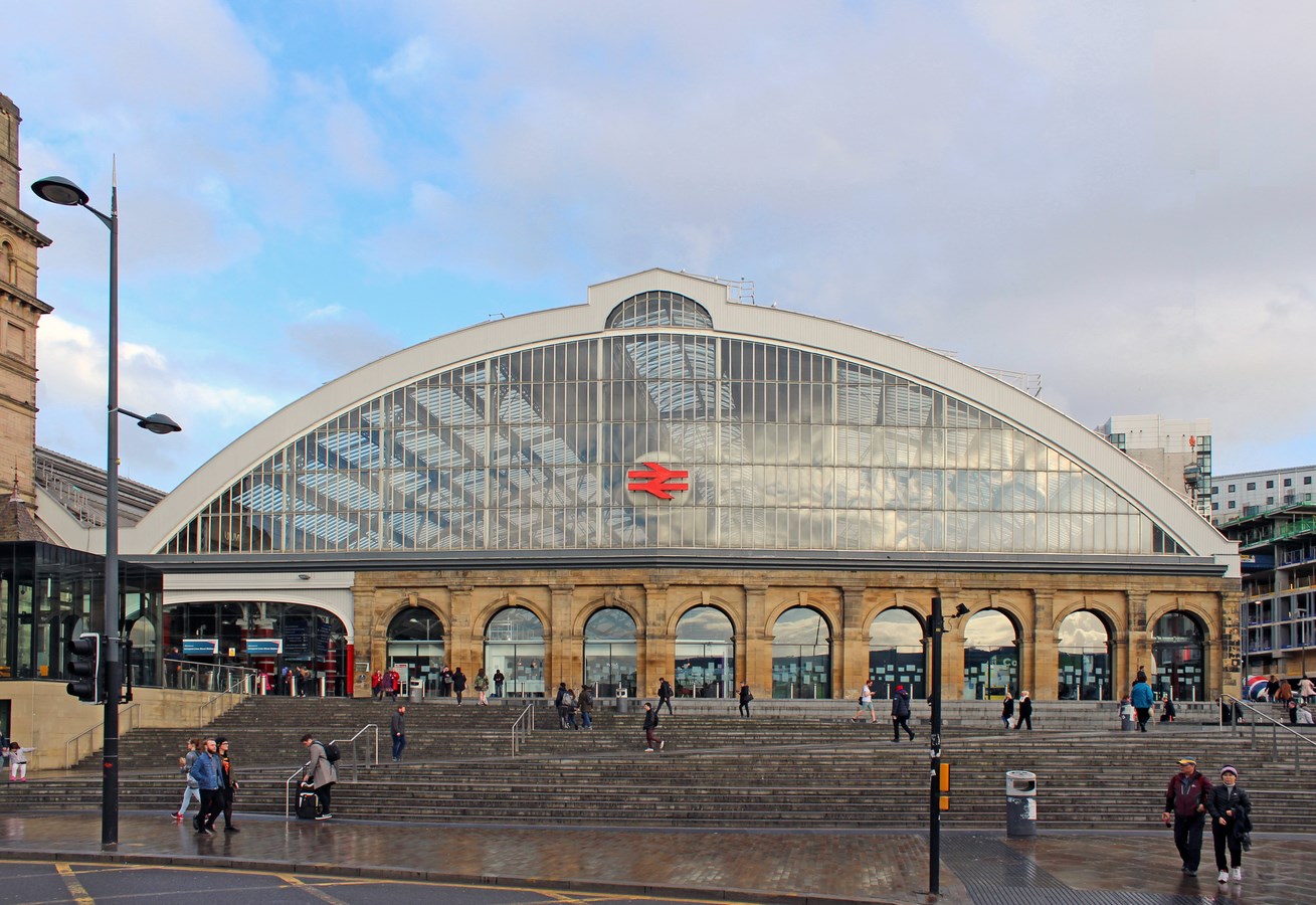 30 Structures that define Liverpool Architecture - Lime Street Railway Station