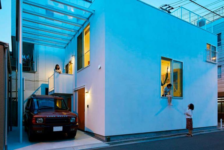 BALCONY HOUSE By Takeshi Hosaka architects