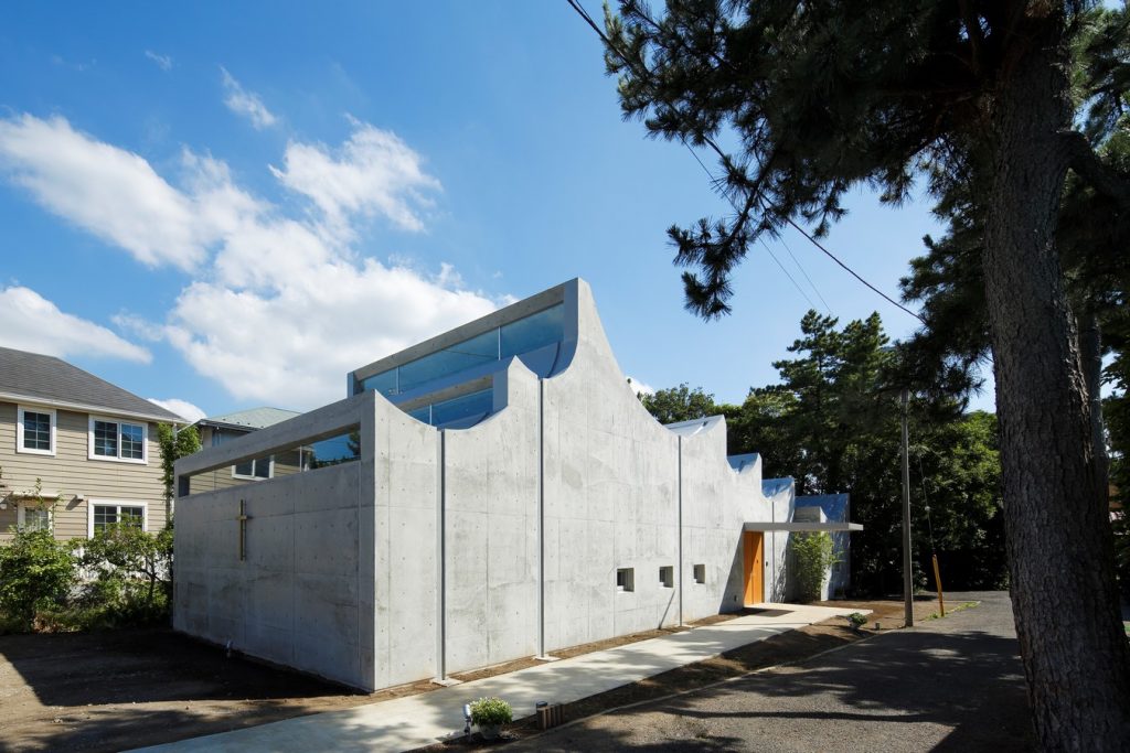 SHONAN CHRIST CHURCH By Takeshi Hosaka architects