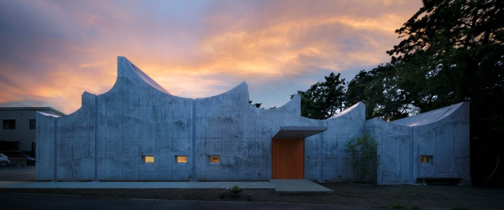 SHONAN CHRIST CHURCH By Takeshi Hosaka architects