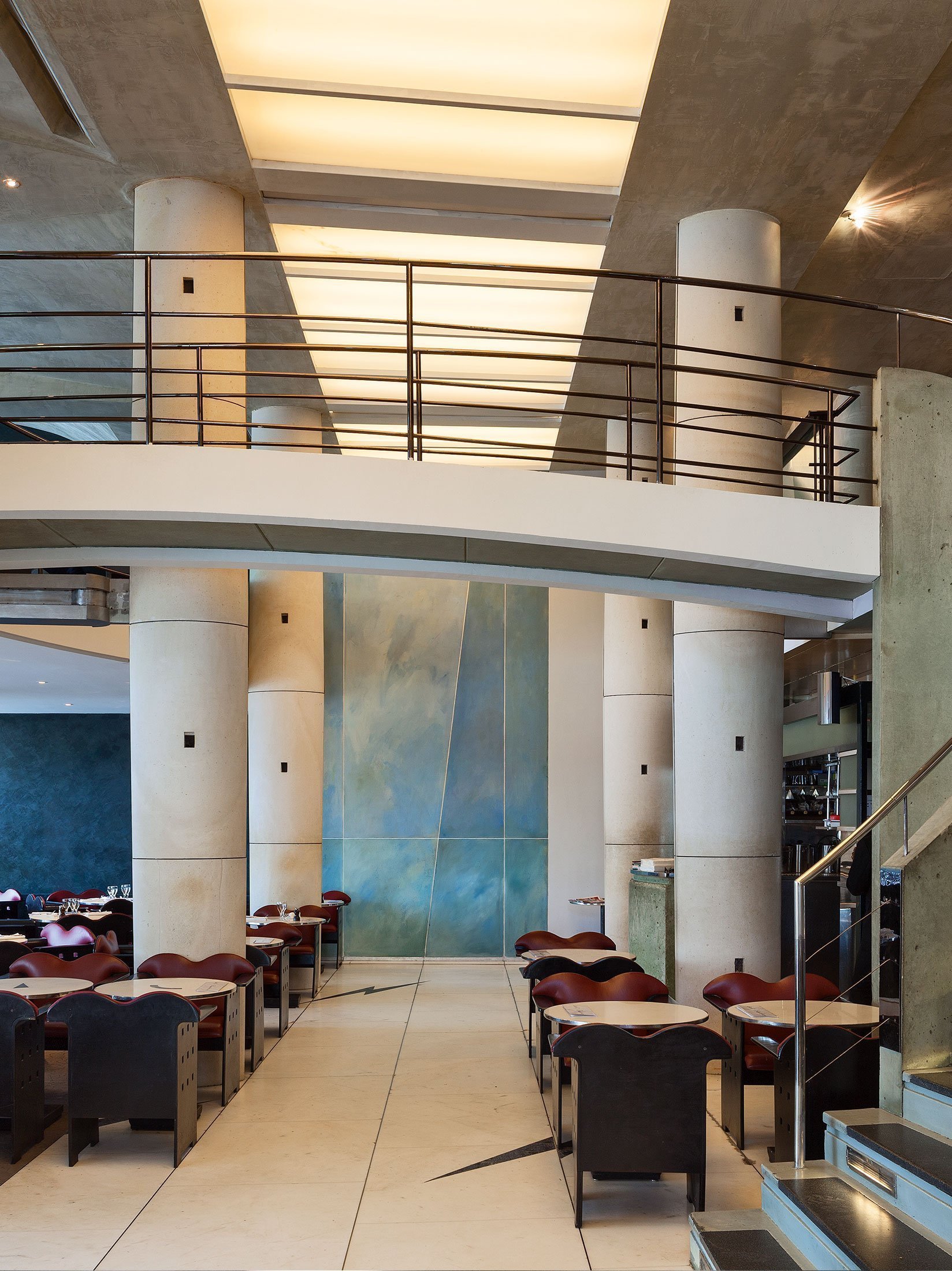 15 Bold and Artistic designs by Christian de Portzamparc - CAFÉ BEAUBOURG