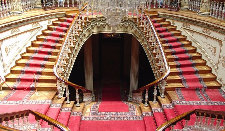 15 PLACES IN INSTANBUL- IMAGE 1 DOLMABAHCE PALACE - sheet3