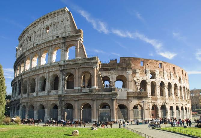 15 PLACES IN ROME IMAGE 1- COLOSSEUM