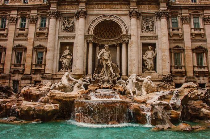 15 PLACES IN ROME IMAGE 2- TREVI FOUNTAIN
