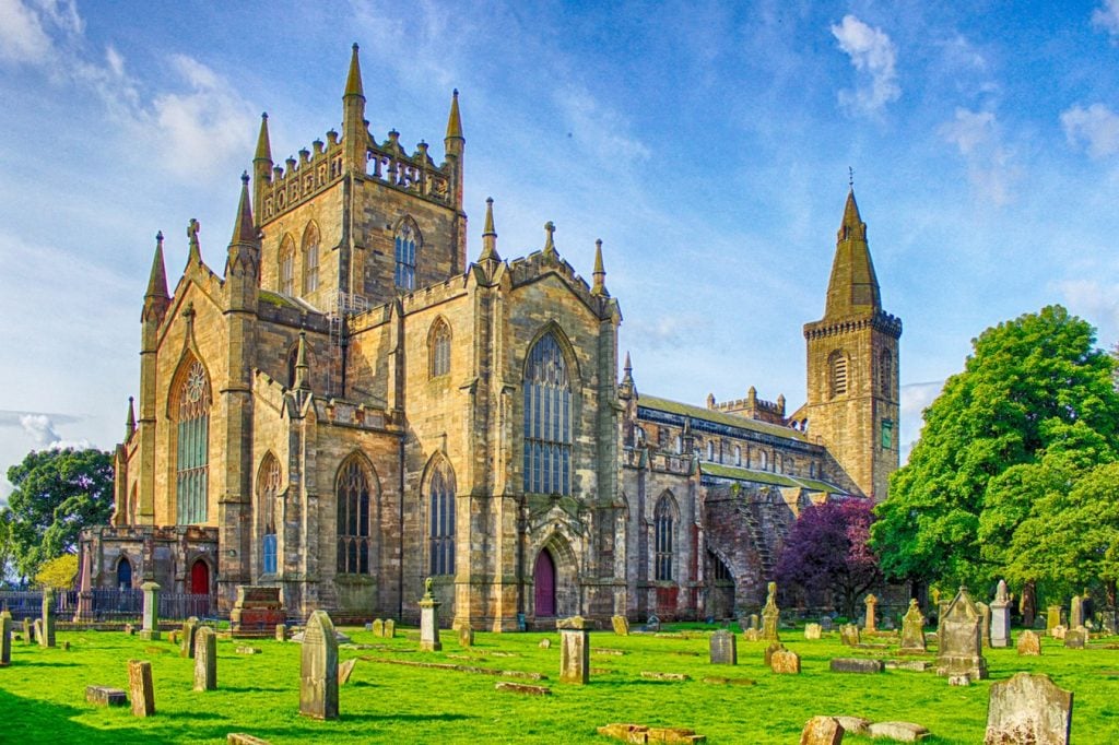 15 PLACES IN SCOTLAND- DUNFIRMLINE ABBEY - sheet1