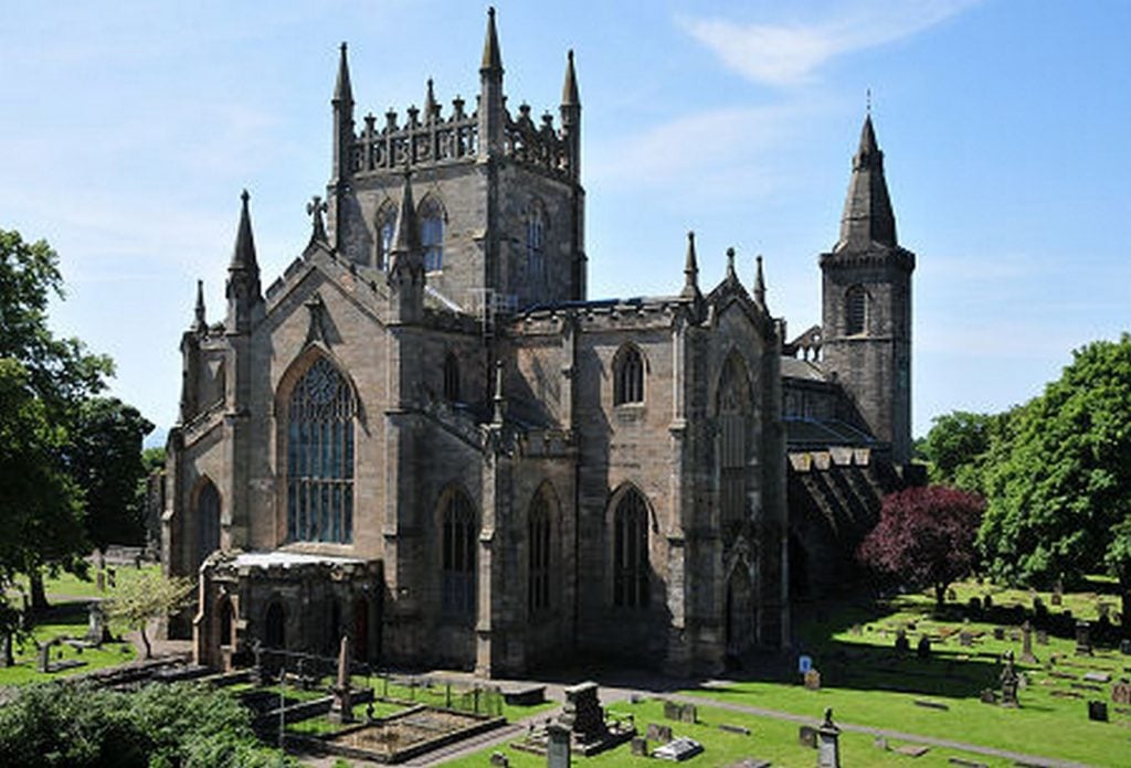 15 PLACES IN SCOTLAND- DUNFIRMLINE ABBEY - sheet2
