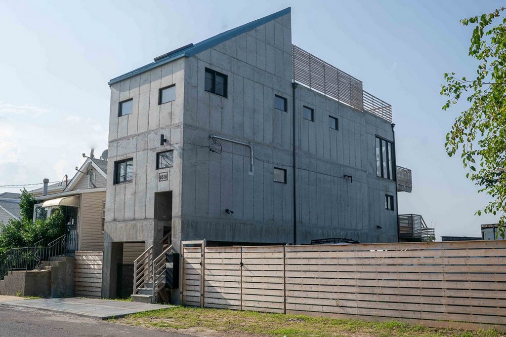 Top Architects in New York: Bayfield concrete house by Fontan Architecture