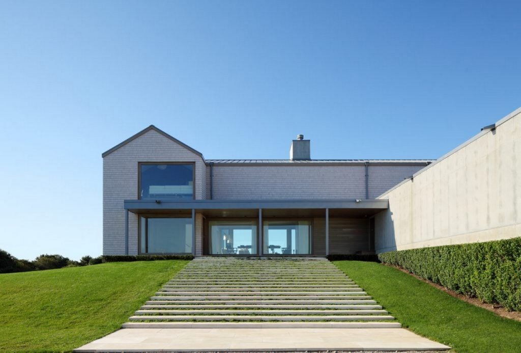 Top Architects in New York: Southampton Ocean Front Residence by Georgis & Mirgorodsky