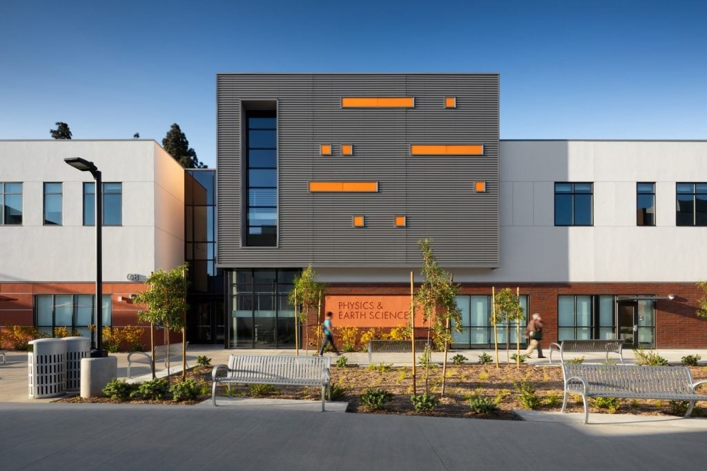 Earth Science and Physics building by Schuss Clark Brandon