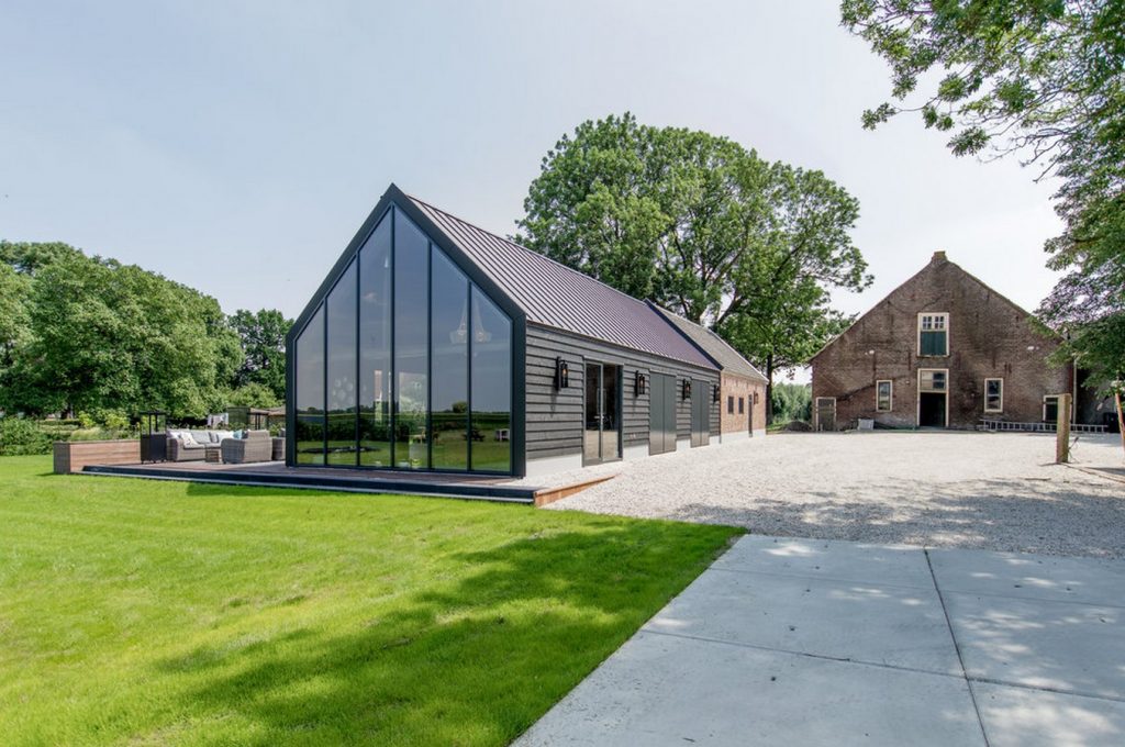 Barn house by Qupus Architecture