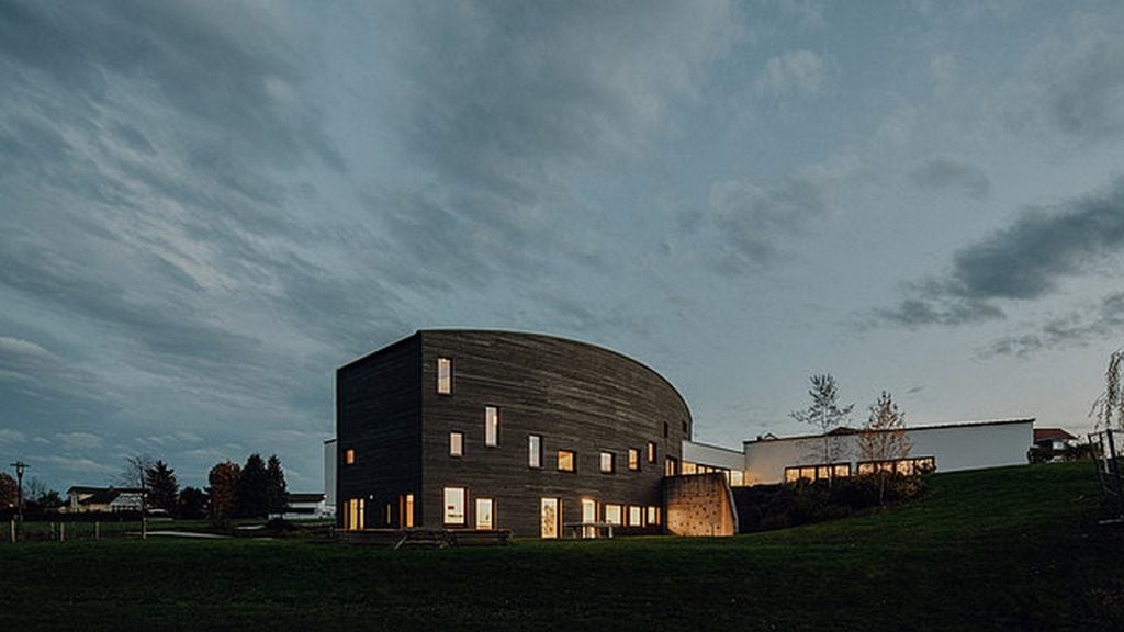 Community center ETG by Philipp Architekten