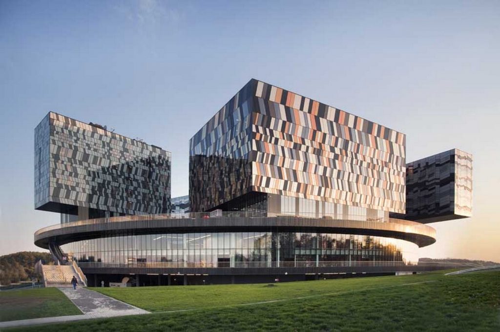 Moscow School of Management, SKOLKOVO - 1