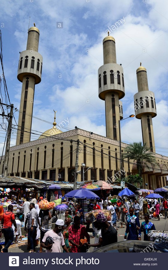 15 Places to Visit in Lagos-Central Mosque -2