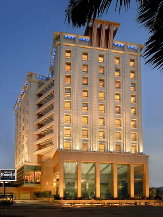 Sarovar Grand Hometel, Mumbai by Prashant Sutaria - Architects & Planners