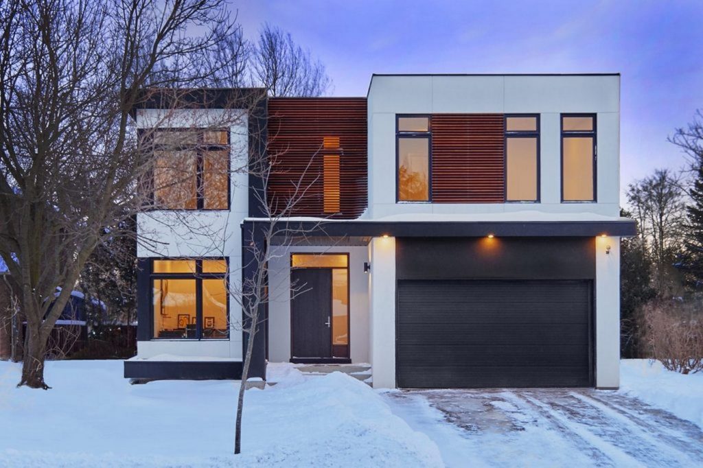 Modern Beach House by Sensus Design & Build Inc.