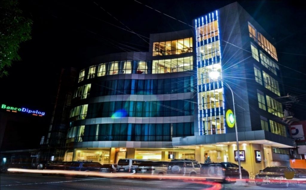 The D’ Hotel & Suites Building by OCB Architects + Associates