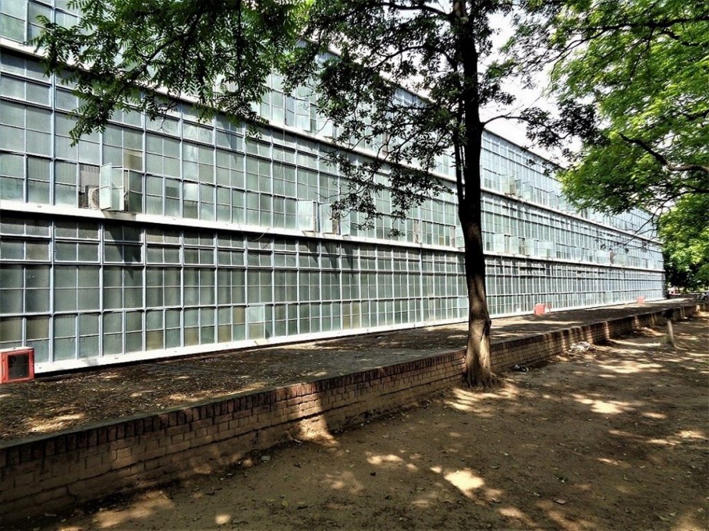Glass in Modern Architecture -7