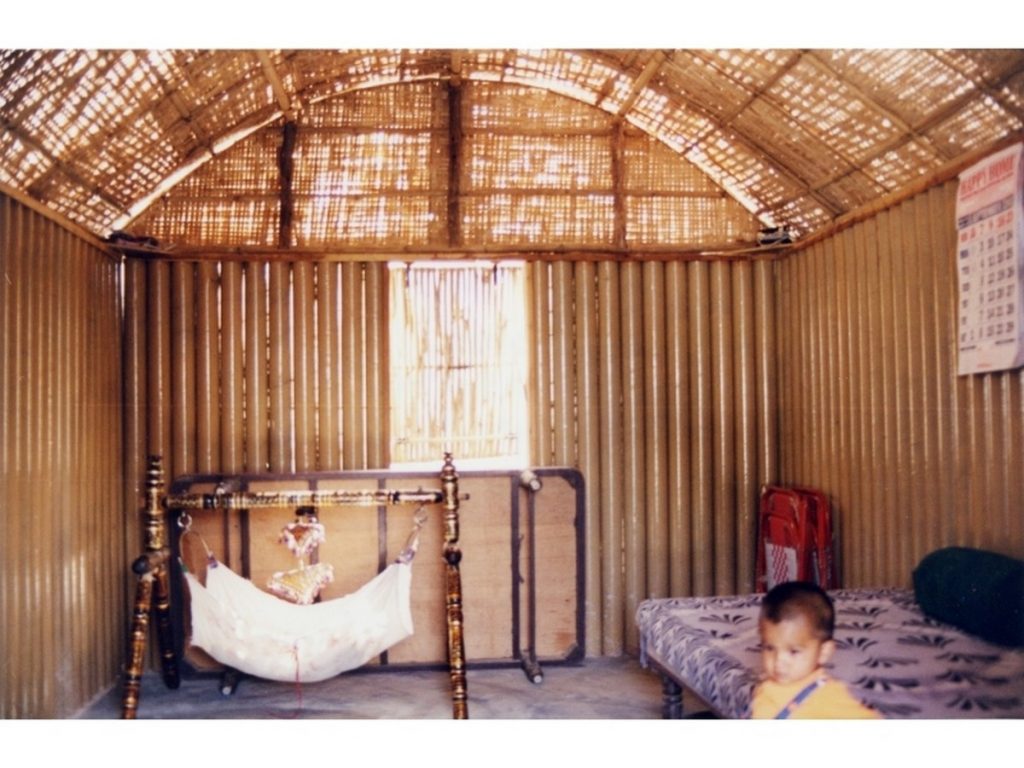 Alternative materials Cardboard- Paper Log house Kobe -1