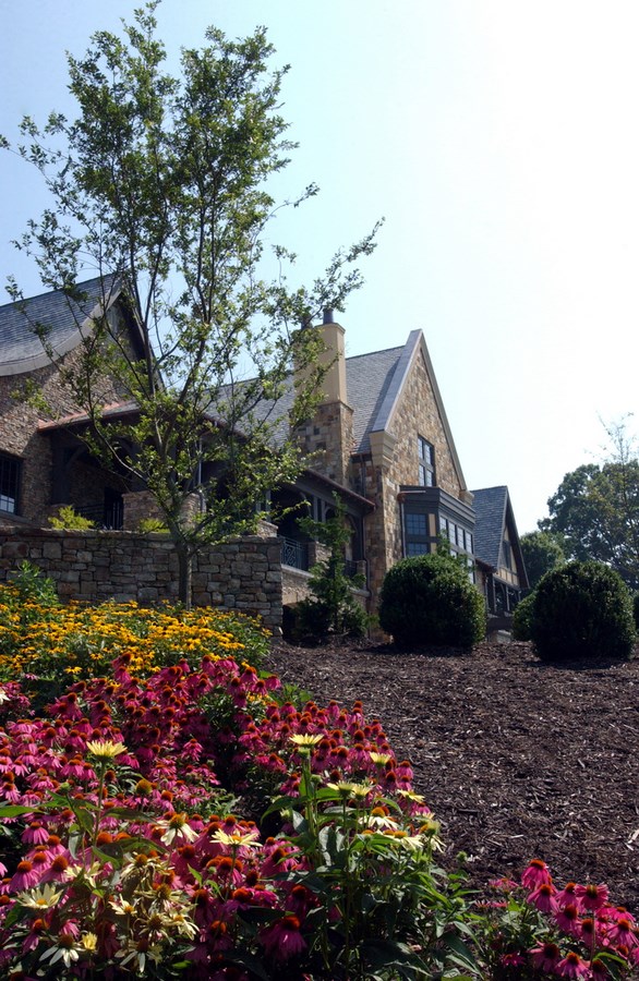 Iconic Projects-LS3P ASSOCIATES-CliifsatWalnutCoveGolfHouse -2