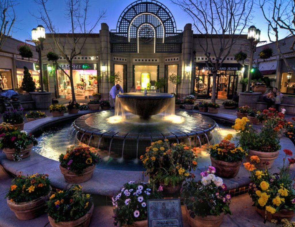 MBH Architects- Broadway Plaza -2
