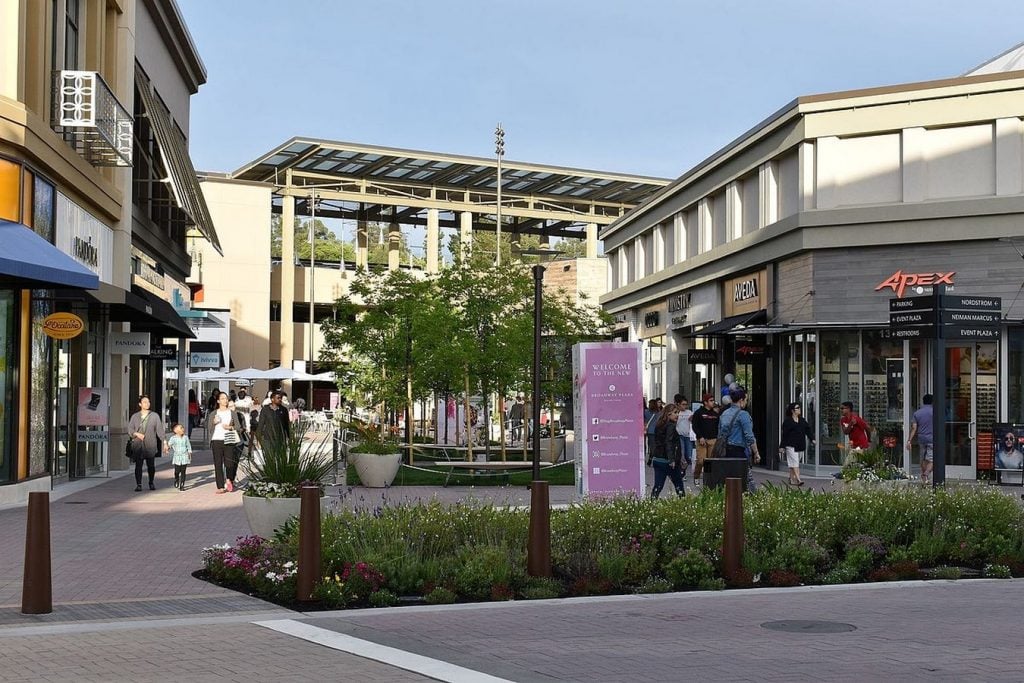 MBH Architects- Broadway Plaza -3