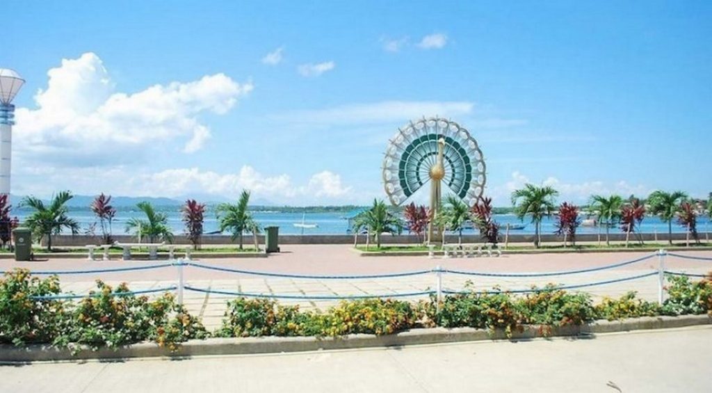 Places to visit in Palawan - PUERTO PRINCESA CITY BAYWALK PARK