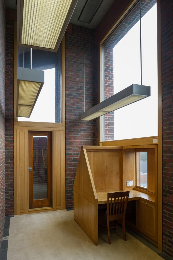 Examples of innovative use of Natural Light-The Exeter's Library -4
