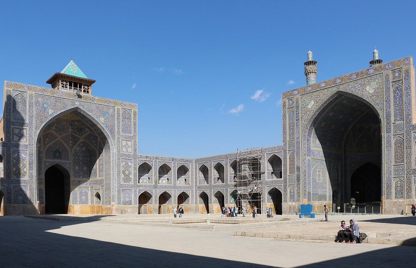 Examples of innovative use of Natural Light-The Royal Mosque -3