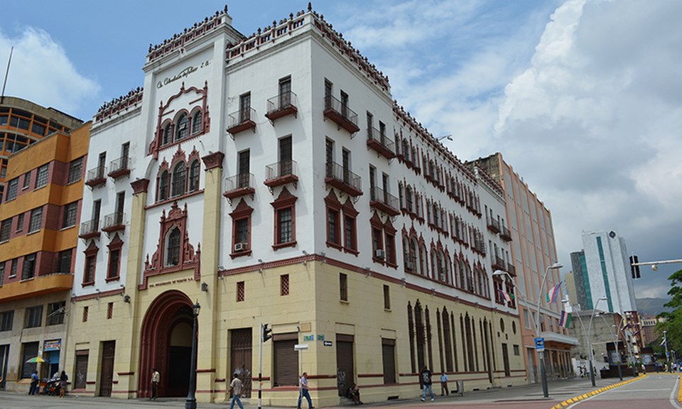 Places to visit in Cali for the Travelling Architect- Edificio Coltabaco -1