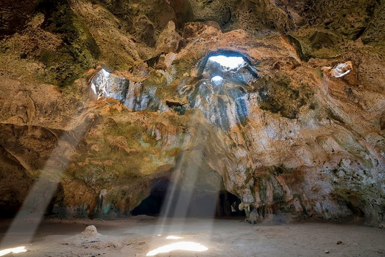 cave tour aruba