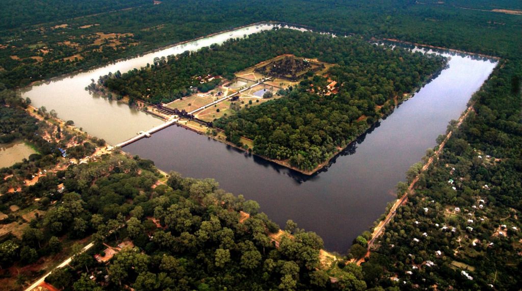 A view of the moat around Angkor Wat. ©wonderfultourism.blogspot.com