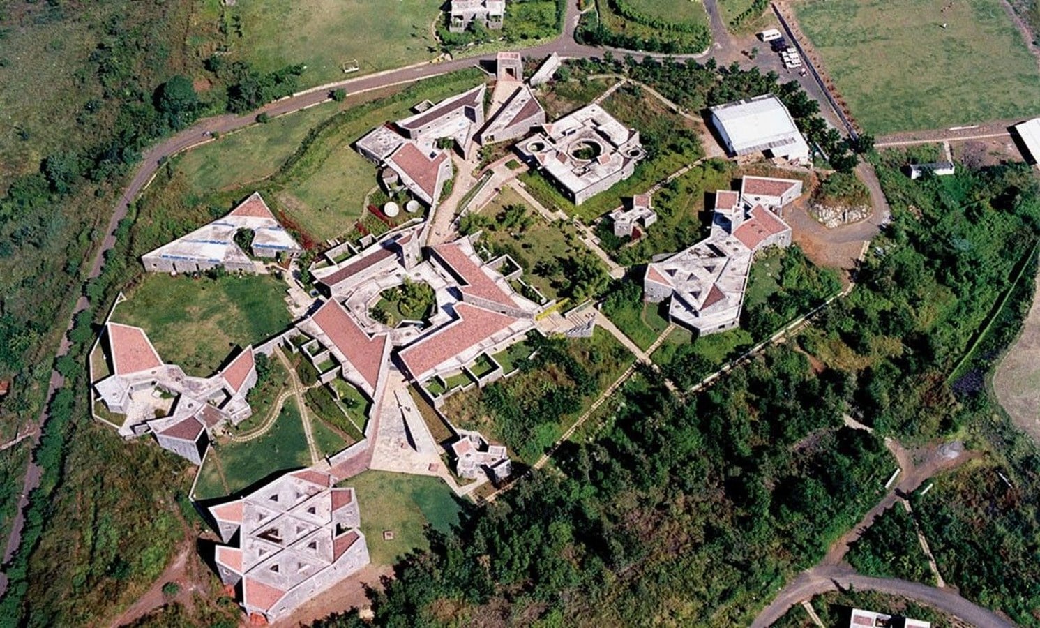Christopher Benninger- Art of an Architect-Mahindra United World College -1