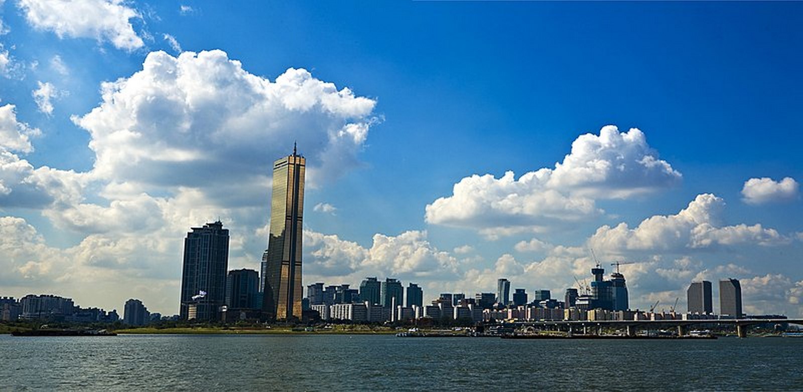 Battle of Skylines Building higher than the next city - Sheet3