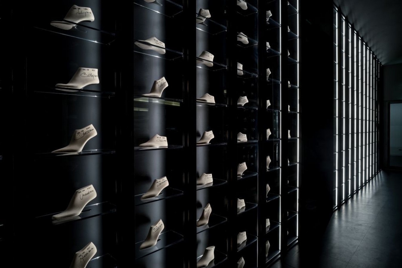SERGIO ROSSI- ITALIAN SHOE DESIGNER - Sheet4
