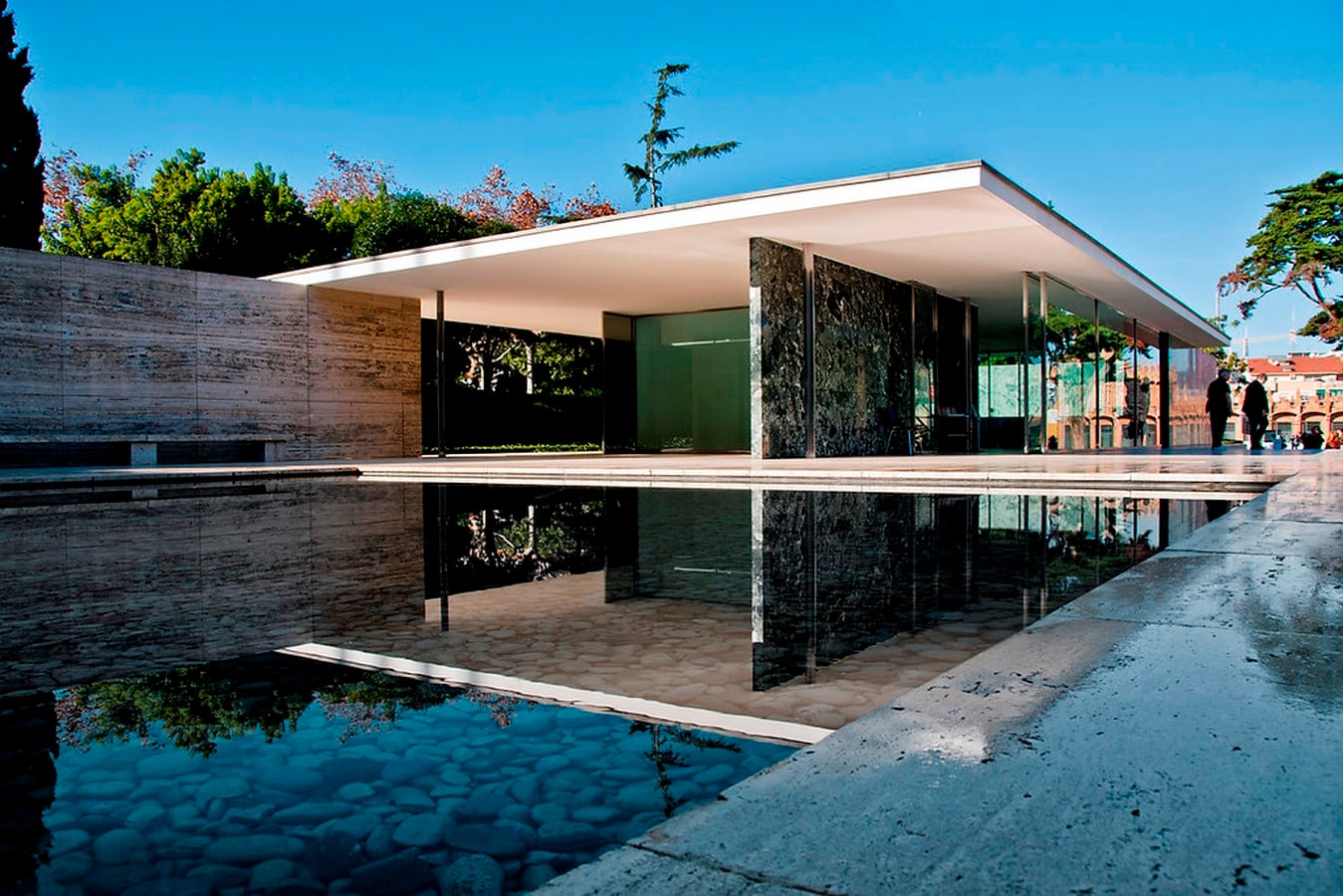 Mies Van Der Rohe- The last director of the Bauhaus - Sheet2