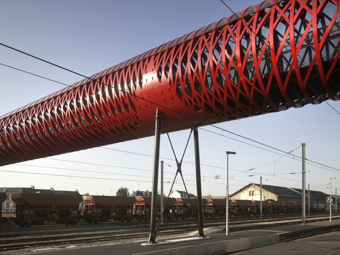 Bernard Tschumi - Railway Footbridge at Roche-sur-Yon, France - Sheet4