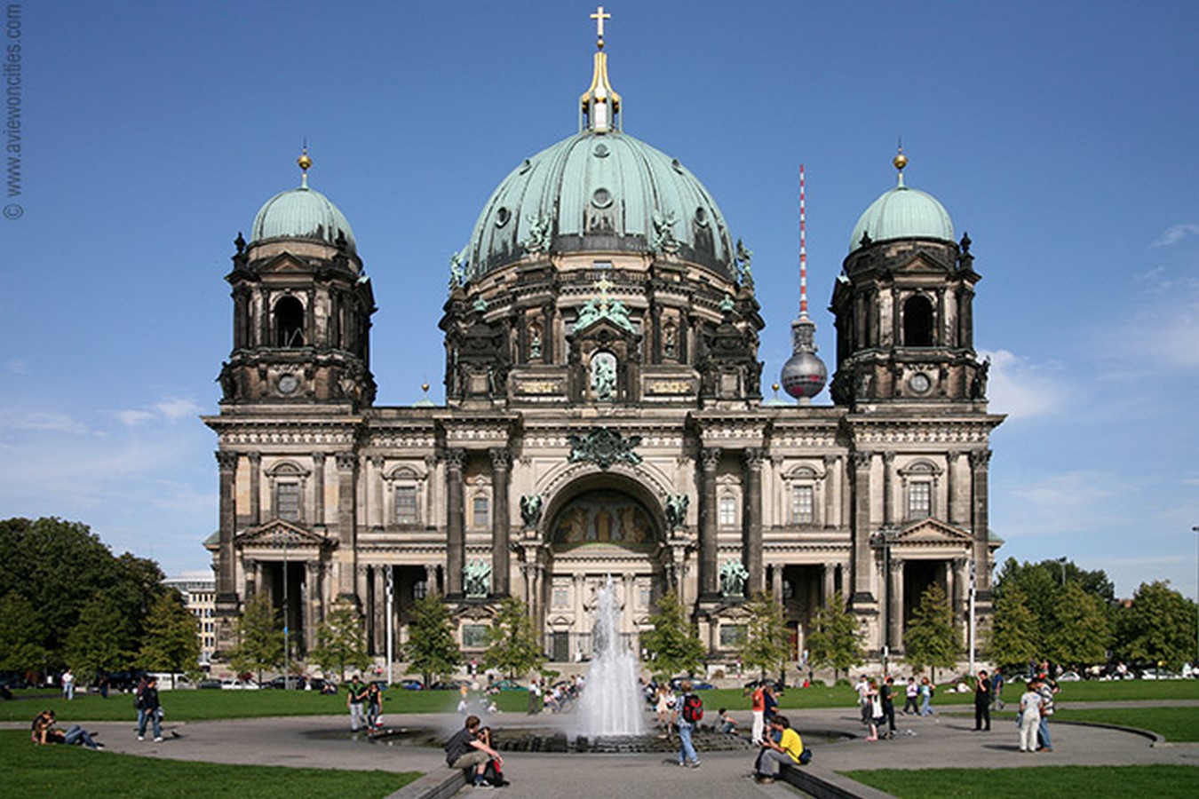 The politically inclined architecture of Capitals Berlin - Sheet1