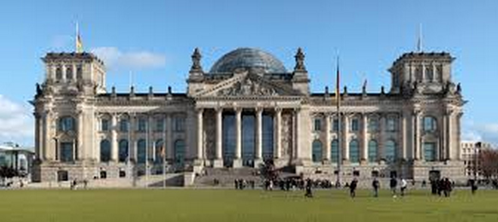 The politically inclined architecture of Capitals Berlin - Sheet10