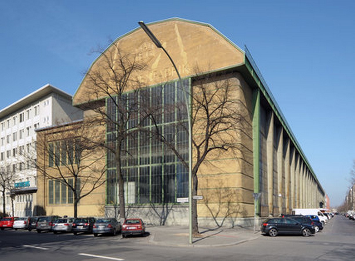 The politically inclined architecture of Capitals Berlin - Sheet3