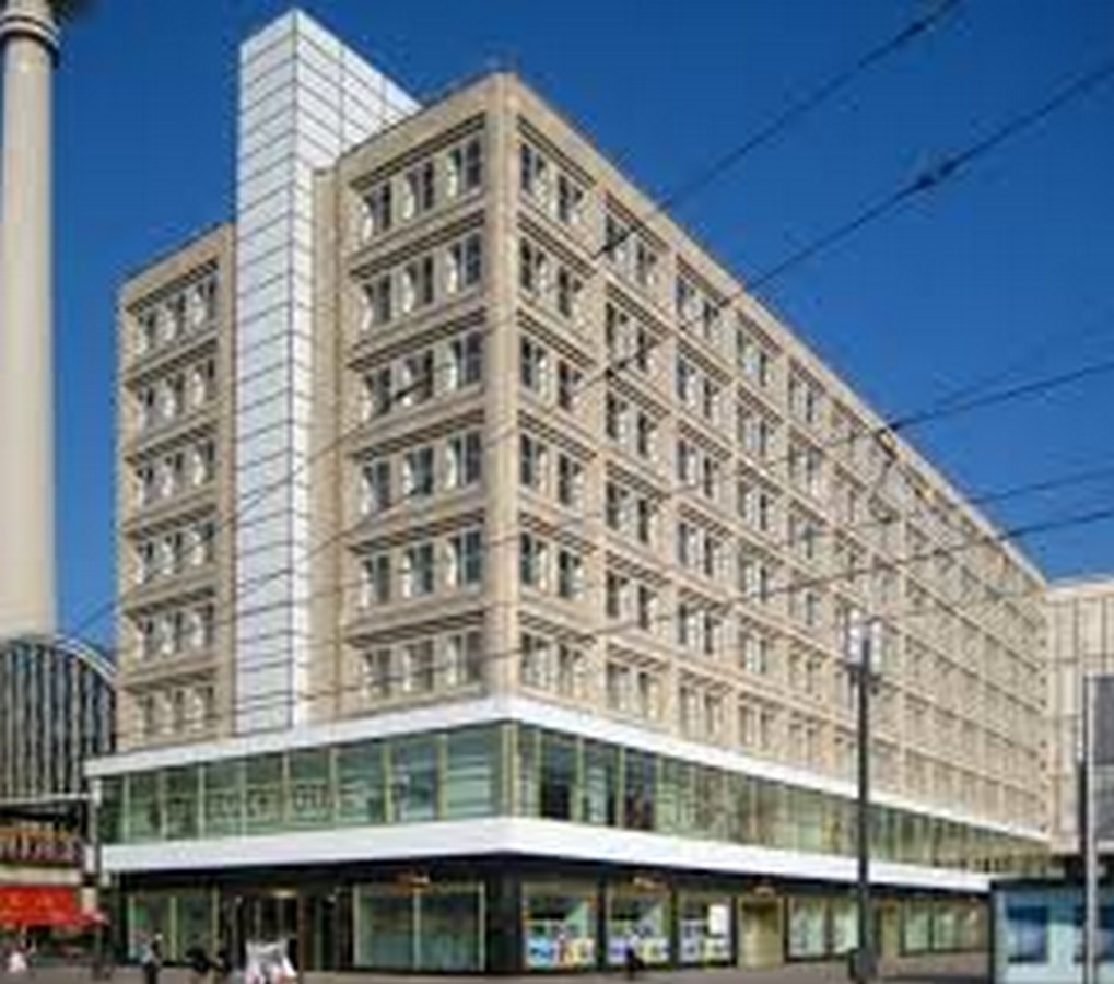 The politically inclined architecture of Capitals Berlin - Sheet5