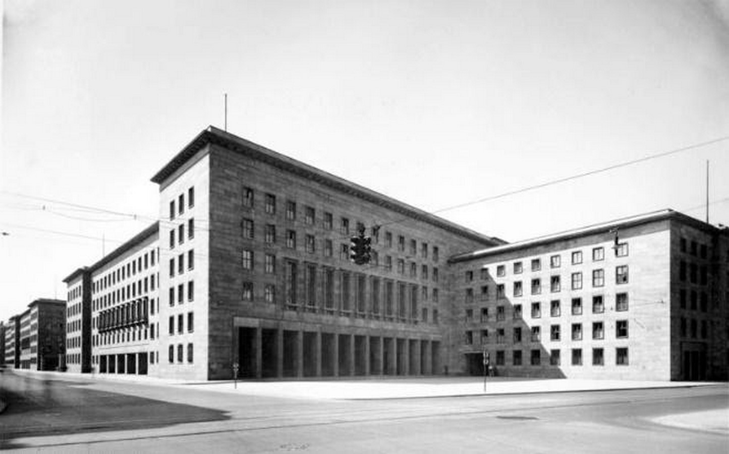The politically inclined architecture of Capitals Berlin - Sheet7