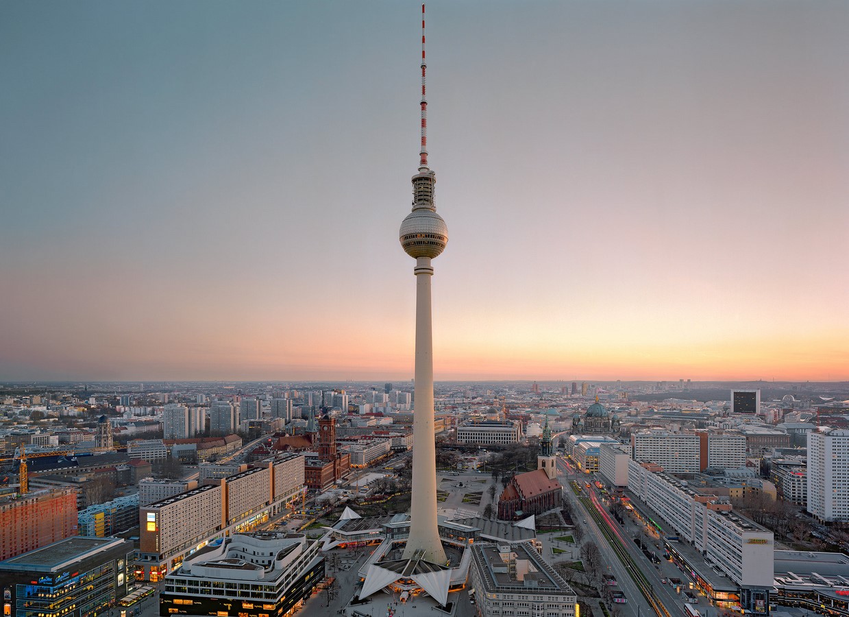 The politically inclined architecture of Capitals Berlin - Sheet8