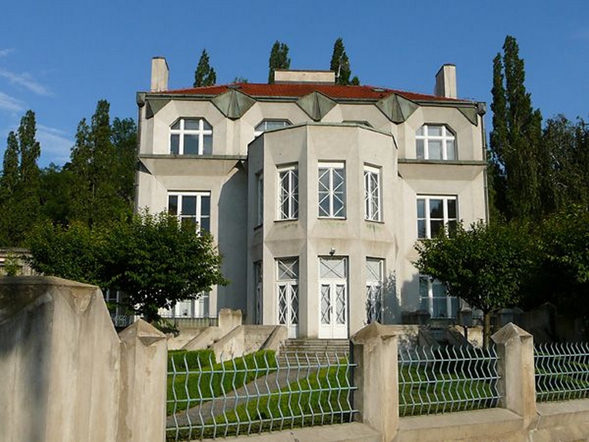 Architectural styles that can be seen in Prague - Sheet32